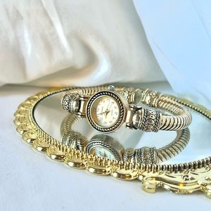 Antique gold Geneva watch!🥂